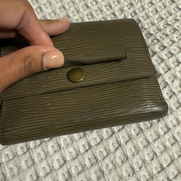 Louis Vuitton Epi Portefeuille Tri Fold - Picture 5 of 14